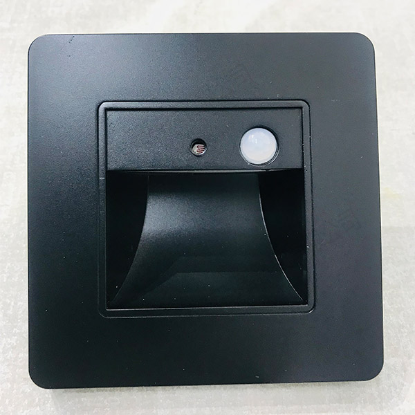 感應(yīng)地腳燈